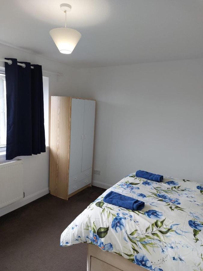 Superb 2 Bedroom Flat, Sleeps 6 クロイドン エクステリア 写真