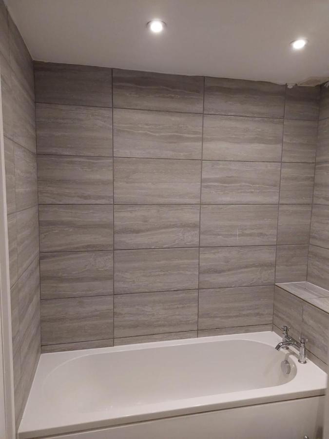 Superb 2 Bedroom Flat, Sleeps 6 クロイドン エクステリア 写真